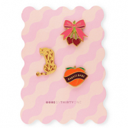 BY31&reg; Pins fiocco con ciliegie&nbsp;/&nbsp;leopardo&nbsp;/&nbsp;"Badass babe" su un cartoncino rosa multicolore-rosso borgogna-marrone-bordeaux