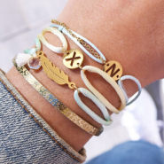 Set di ispirazione Fai da te: braccialetti con lettere e cordoncino di raso