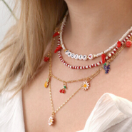 Set di ispirazione Fai da te: gioielli funky con ciondoli coloratissimi con fiori e frutta