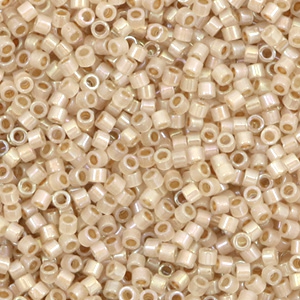 Perline Miyuki Delica 11/0 Beige lined opal AB DB-1731