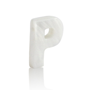 Pendenti di conchiglia prodotti speciali lettera P bianco (colore naturale)