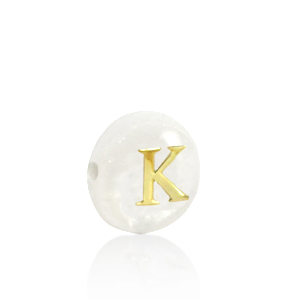 Perline di conchiglia lettera K oro-bianco (colore naturale)