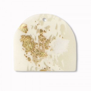 Pendenti di polimero biancastro-beige-oro