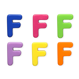 Perline alfabeto in acrilico con disegno lettera F multicolore
