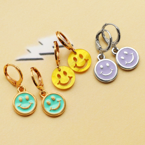 Realizza bellissime creazioni con questi ciondoli smiley di tendenza in plexx e metallo DQ.