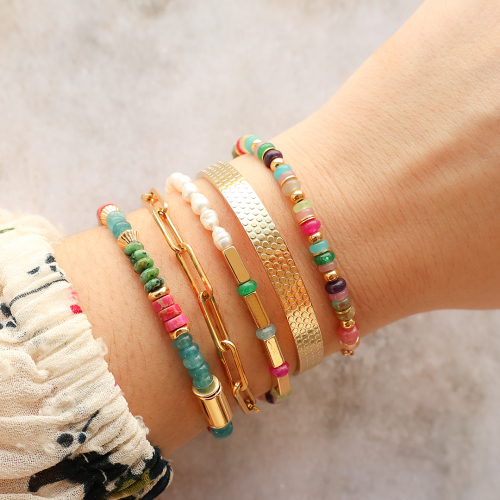 Ecco come creare una collezione di bracciali con perline in pietra naturale
