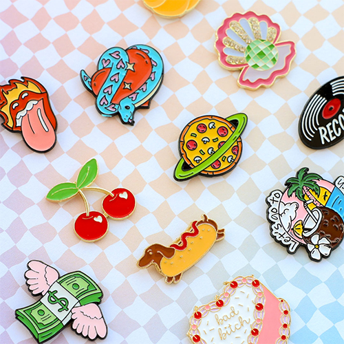 Completa la tua collezione con pins