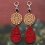 Crea bellissimi orecchini nei colori invernali con questi pendenti sfaccettati