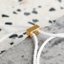 Crea facilmente braccialetti con ciondoli con cordoncino alla moda