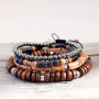 Guarda qui come puoi realizzare da te stupendi bracciali con le perline in legno: 