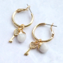 Orecchini e bracciali di tendenza con ciondoli e distanziatori con zirconia: