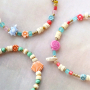 Leggi qui come realizzare braccialetti vivaci con le perline sealife e a fiori in acrilico 