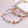 Leggi qui come realizzare braccialetti vivaci con le perline sealife e a fiori in acrilico 