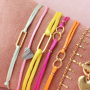 Realizza braccialetti colorati con cordoncino di raso e distanziatori in acciaio inox 