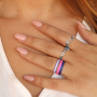 Combina diversi anelli per un look elegante