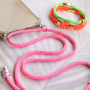 Lasciati ispirare e crea bellissimi bracciali e cordini per telefono di tendenza