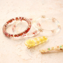 Bracciali con fiori secchi e fermagli per capelli abbinati