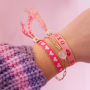 Ecco come creare braccialetti con nastro con testo