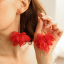 Crea un look unico con orecchini floreali