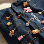 Crea una decorazione allegra per le borse con i ciondoli in resina natalizi