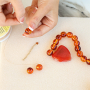 Mix & match: crea collane autunnali con perline in acrilico