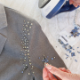 Idee scintillanti con pietre strass Hotfix e catena di strass