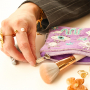 Momento di ispirazione con BY31&reg; pochette & orecchini in resina