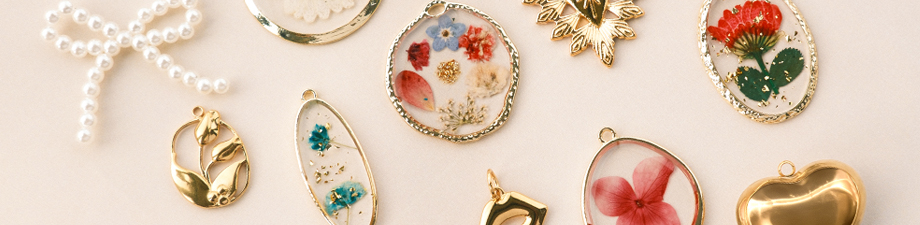Nuova serie di ciondoli classici con fiori secchi